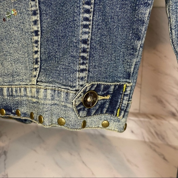 ZCO Vintage Floral Embroidered Denim Jacket - Blue - Medium - Picture 3 of 16